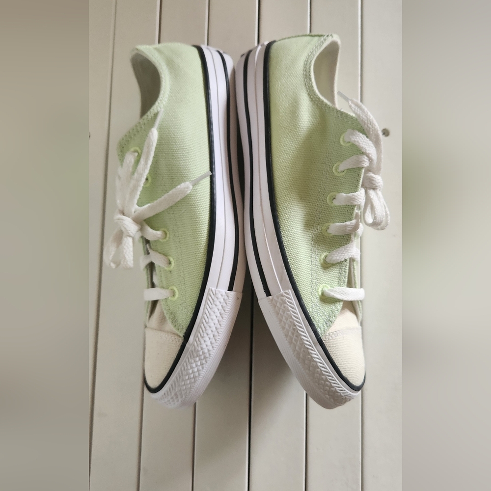 Converse Women's Light Green Canvas Sneakers.  Size: 7mens. 9wo's - Picture 6 of 9